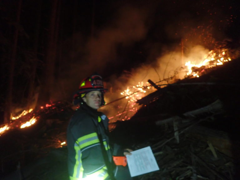 Lightning Strike near Cottonwood Lake causes small wildfire