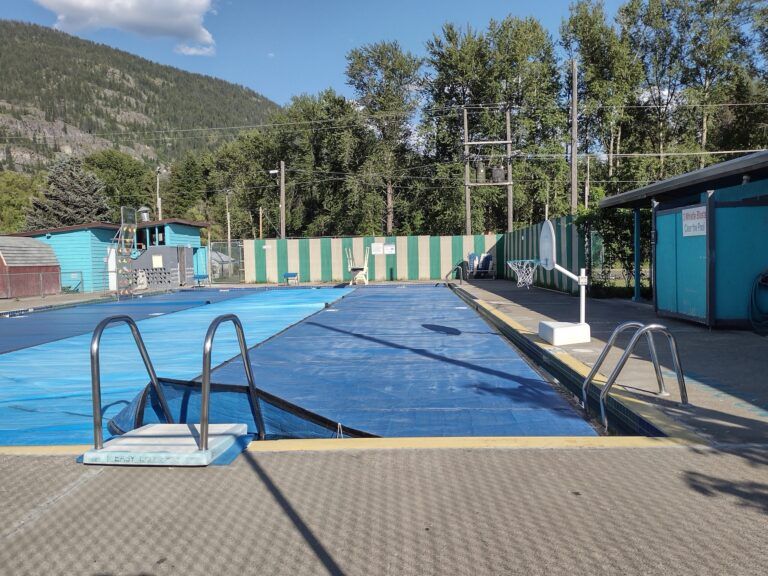 Salmo pool reno runs into delays