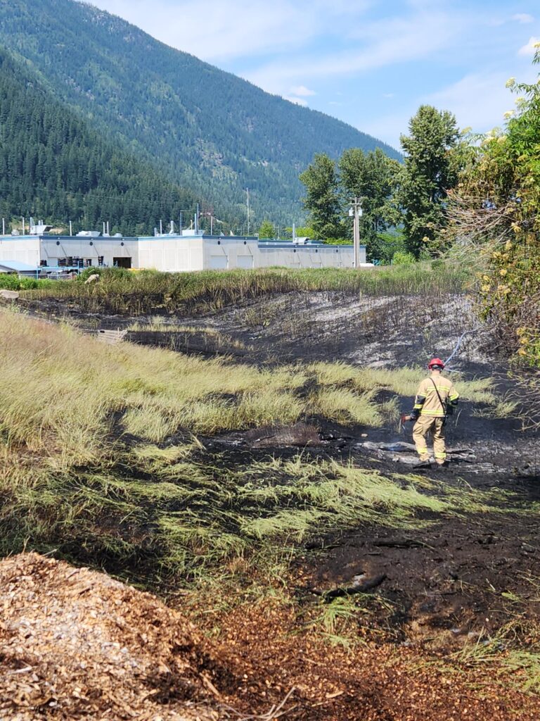 Nelson Fire & Rescue Service extinguishes brush fire on CPR land