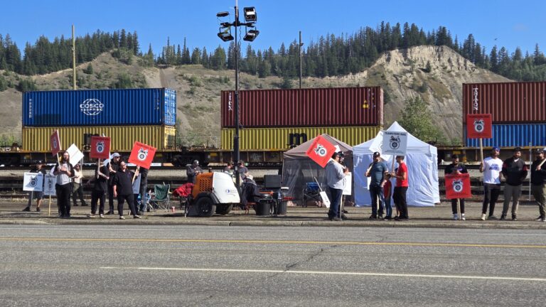 CN Rail workers back on the job after Ottawa puts end to rail dispute